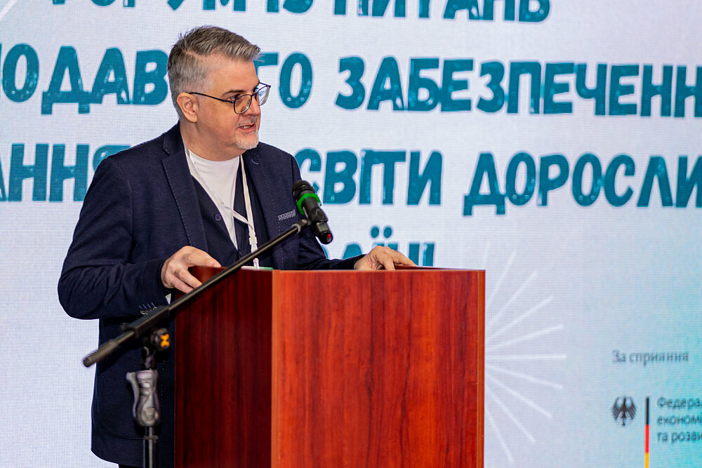 Levan Kvatchadze speaking at a conference