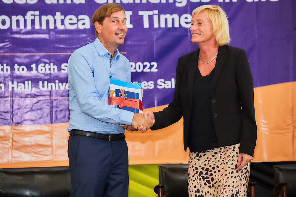 Christoph Jost, Direktor von DVV International, und Frauke Heinze, Regionalleiterin Ostafrika/Horn von Afrika